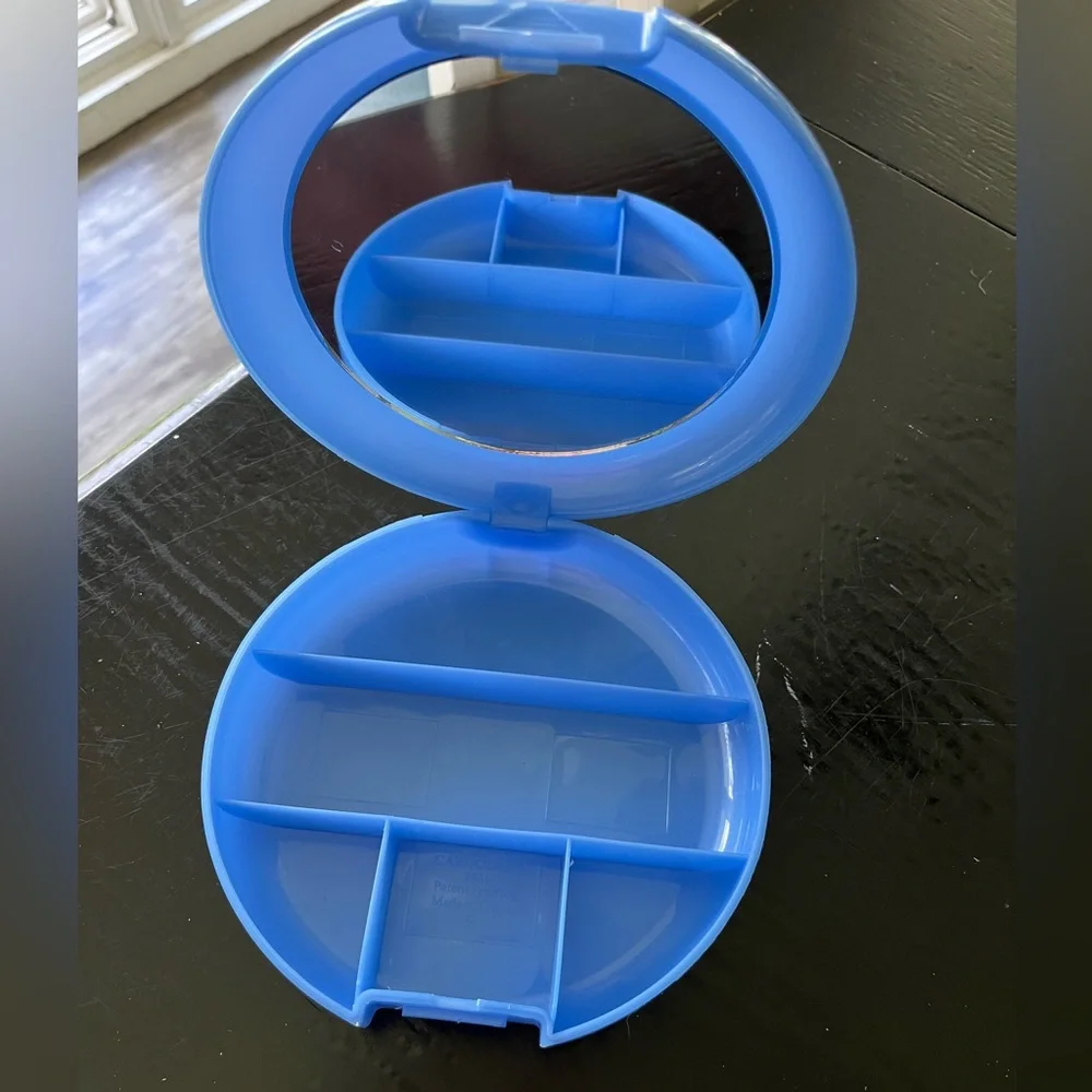 CABOODLES 5860 VINTAGE ROUND MIRROR MAKEUP CASE‎ BLUE